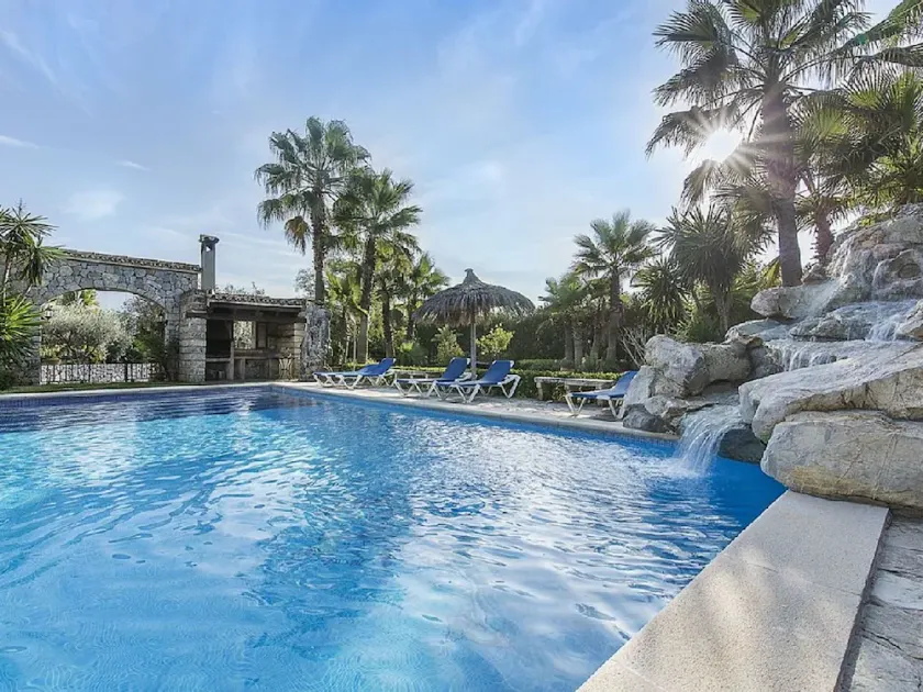 Stunning Villa, with large pool & gardens - Image 1