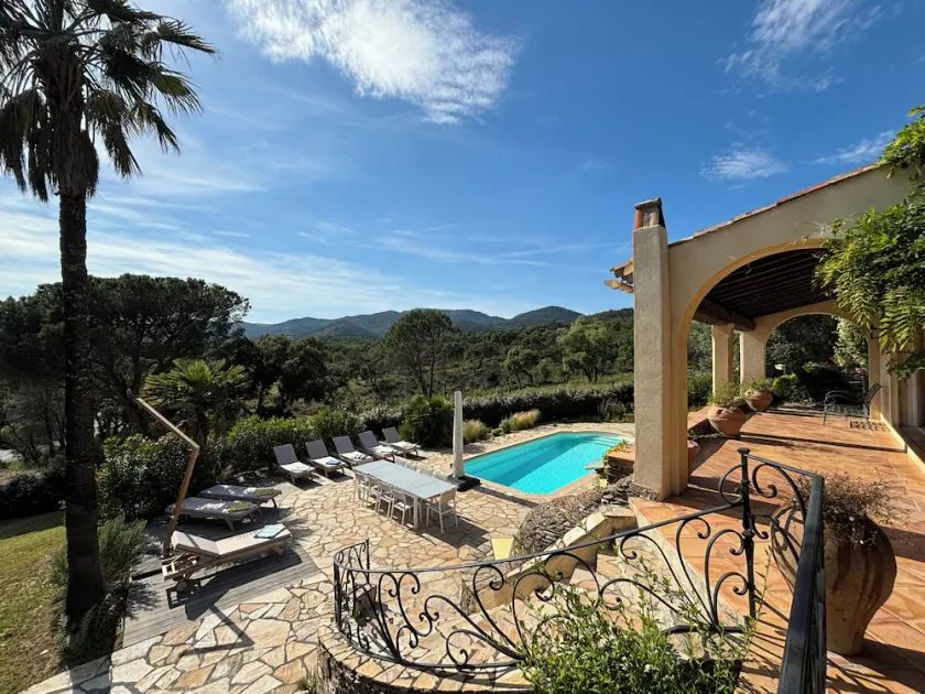 Beautiful Hillside Provençal Villa with Panoramic Views, 15 Minutes from Beach - Image 1