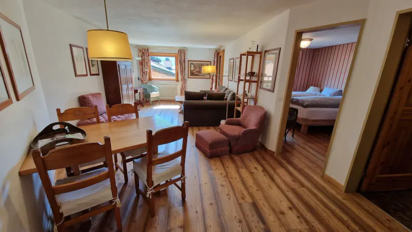 2-room flat, height underground parking, cosy living room with sheltered balcony - Image 1