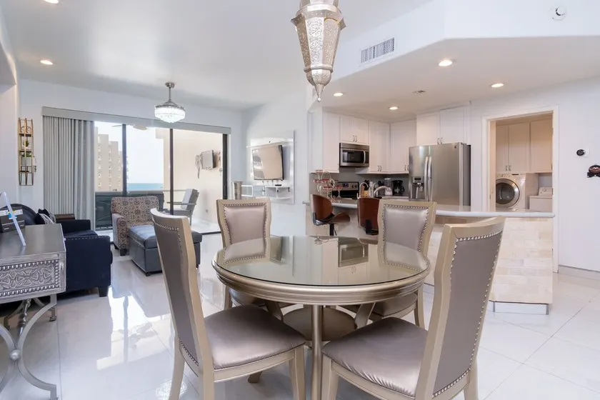 Newly Remodeled -- Flawless King Bed Suite with Luxurious Patio - Outdoor TV! - Image 1