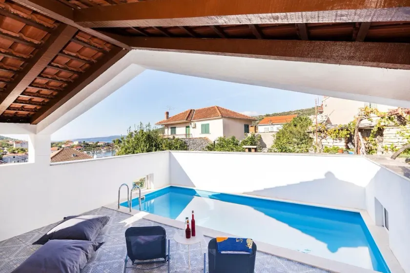Villa Dororeja mit privatem Pool, Meerblick, nur wenige Schritte von den Stränden entfernt - Image 1