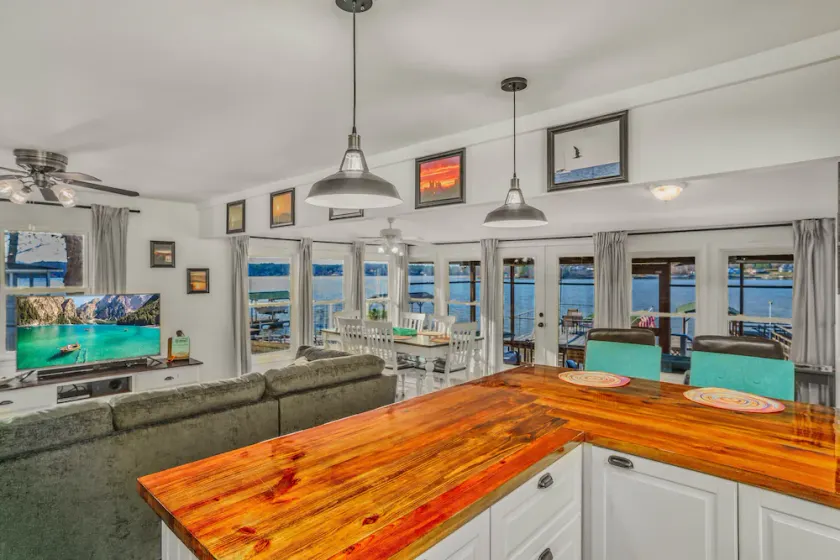 READY TO RELAX?  Lake front house w/ beautiful Sunsets on Lake Greenwood - Image 1