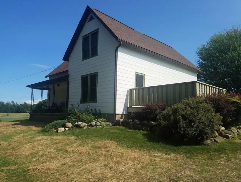 Country Farmhouse Lodge - Image 1