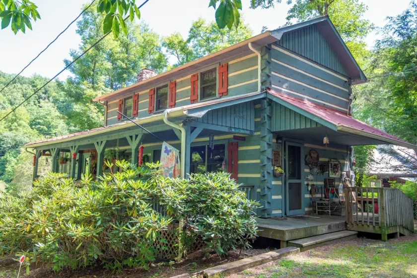 New River Access, Sleeps 9, Fire Pit, Dogs Welcome - Image 1