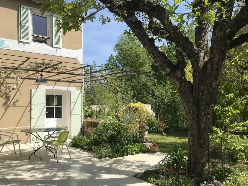 Charmante maison en bord de rivière - Image 1
