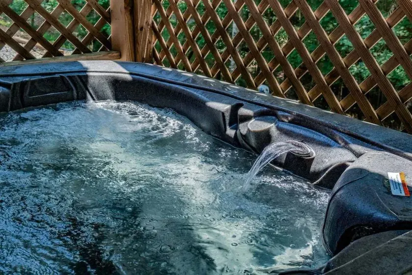 Hyggelig hytte med Hot Tub og internet, Gas BBQ Grill & brandsted. - Image 1
