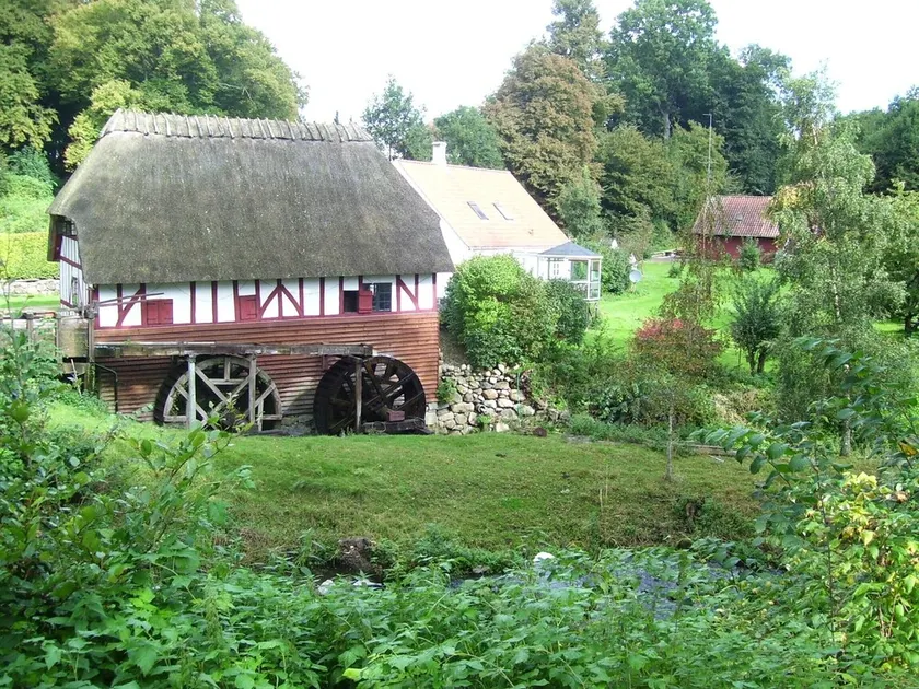 Stay idyllically at the old watermill and lake. - Image 1
