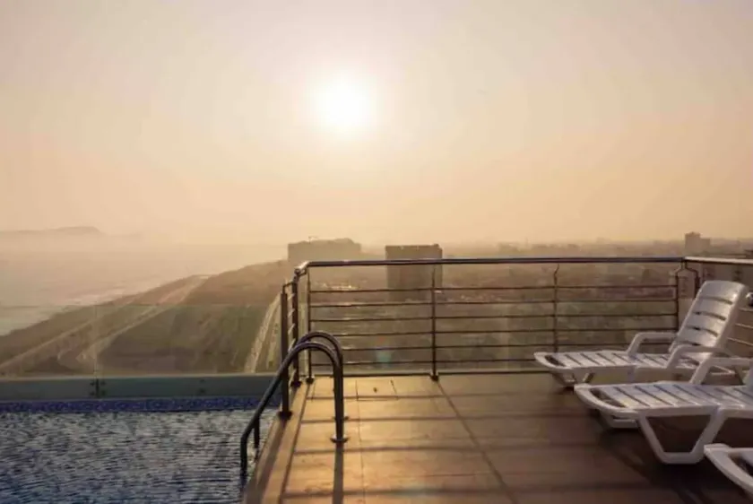 New apartment with pool facing the sea - Image 1