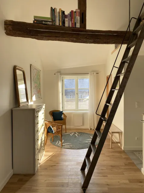 Charming mezzanine studio - Image 1