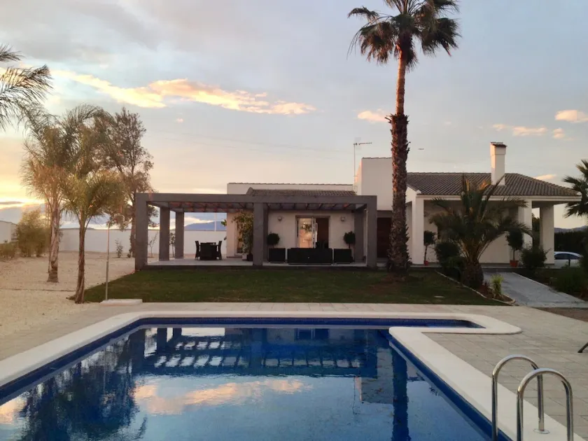Villa på landet til 8 personer med privat pool tæt ved havet - Image 1