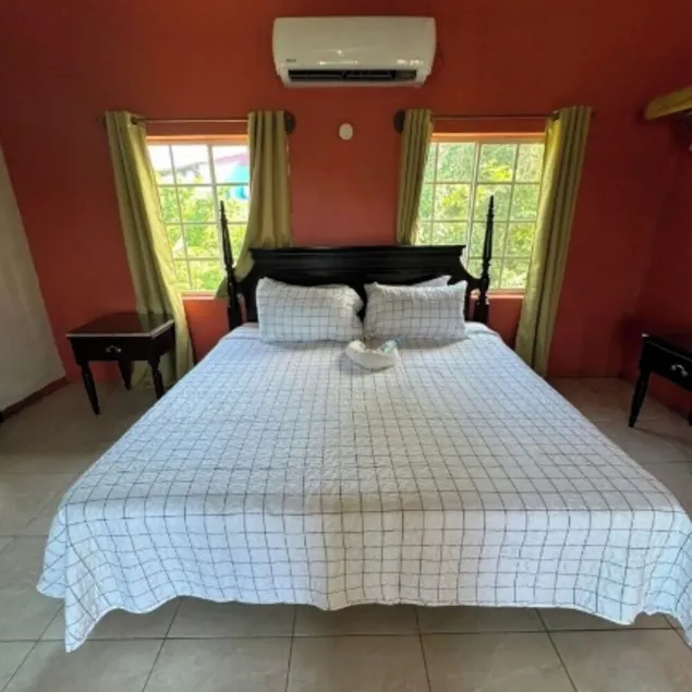 3 sängar + AC + TV + varmt vatten + gratis frukost + kök + balkong + privat badrum + wifi - Image 1