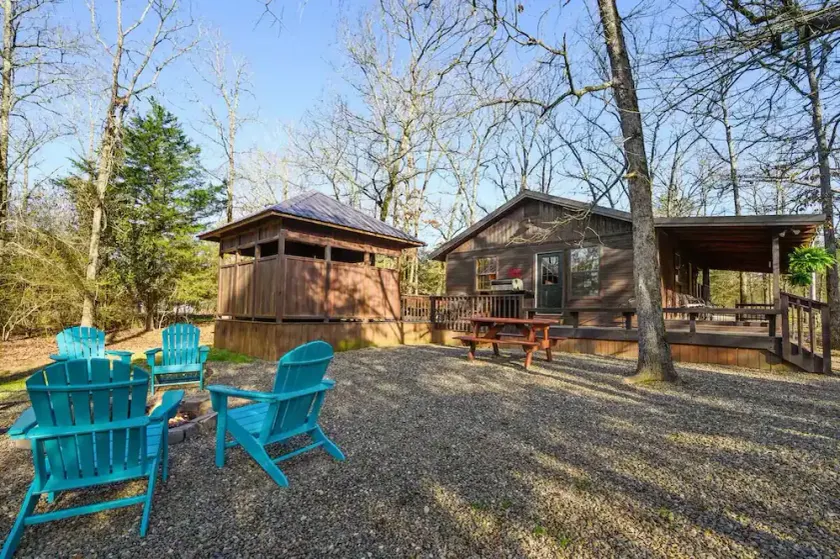 Robin’s Nest – Cozy Broken Bow Cabin with Private Hot Tub - Image 1