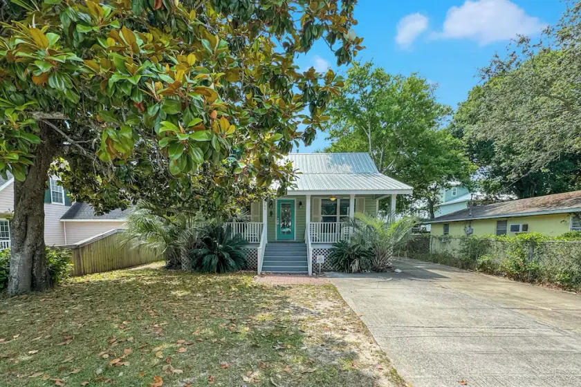 Bear Point Cottage | Private Beach Retreat | 2 Restaurants Within Walking Distance - Image 1