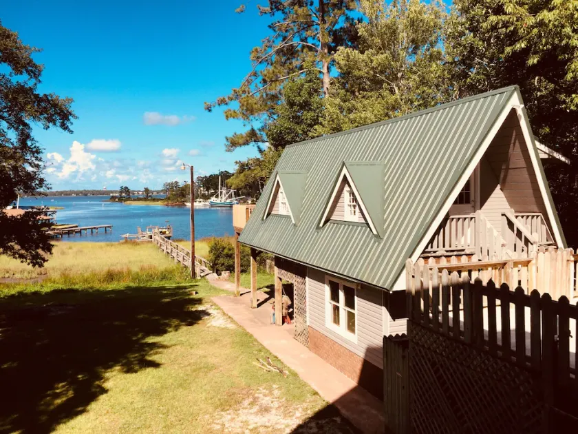 Privates Gästehaus am Wasser mit Angeln, Pier und Pool !! - Image 1