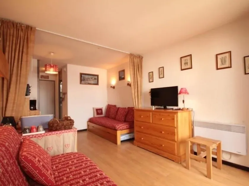 Bright studio with south balcony, pets allowed - Image 1