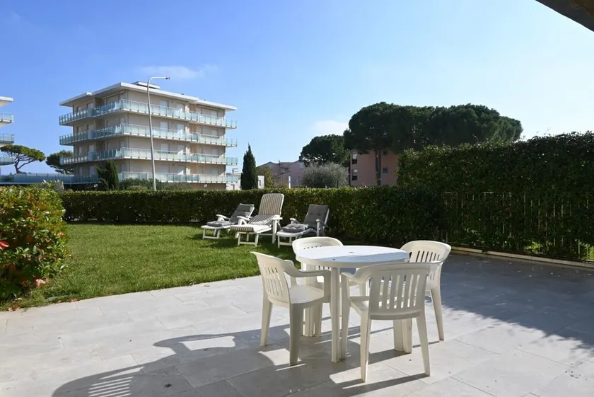 M251 - Marcelli, three-room apartment with garden 100m from the sea - Image 1
