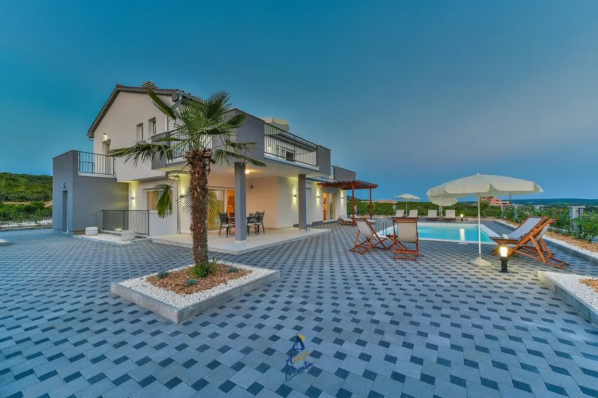 Exquisite 4 BD villa for 8 with heated pool near Zadar - Image 1
