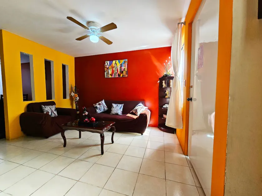 Renovated House in Central Private Fracc - Image 1