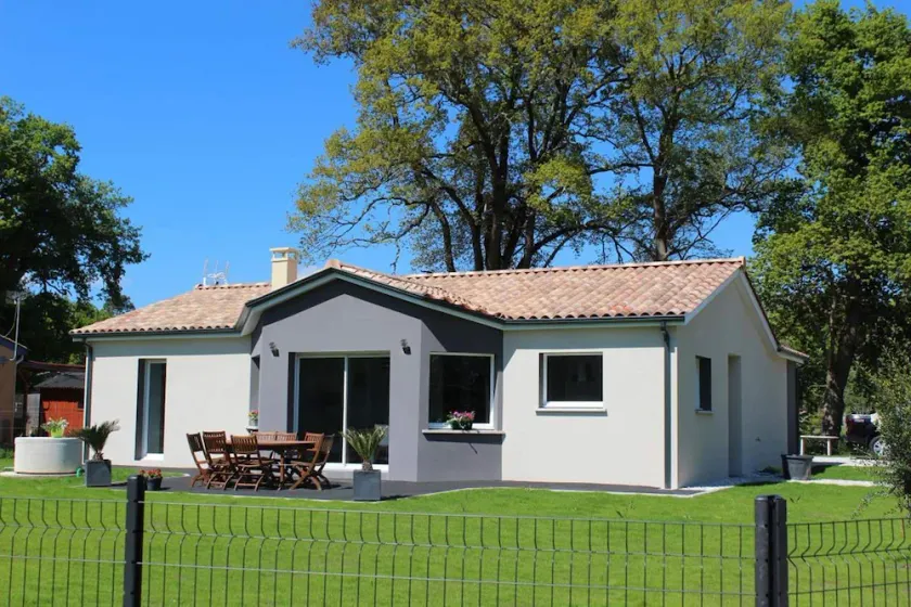 Agréable maison avec jacuzzi et grand jardin à proximité des plages - Image 1