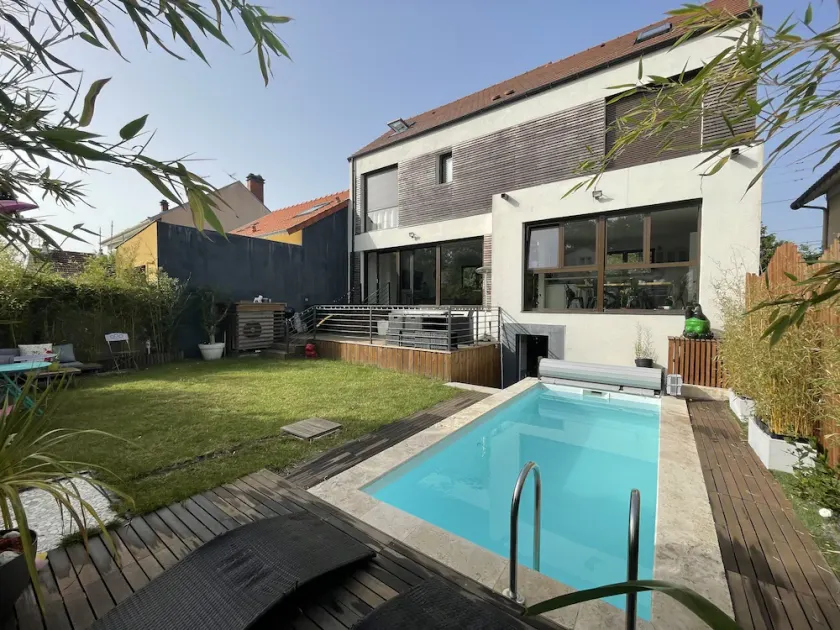 Villa Sucy with private pool - Image 1