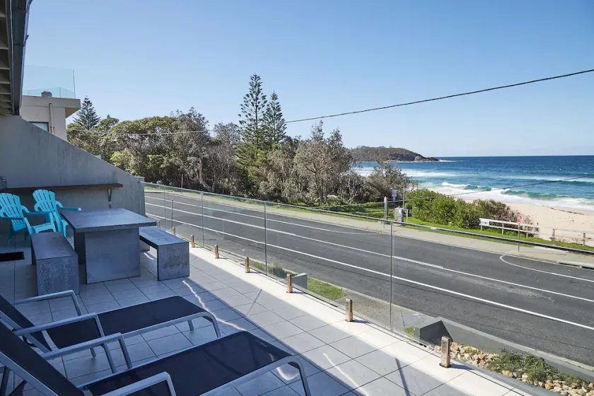 Uma atirar pedras em Mollymook Praia - Image 1