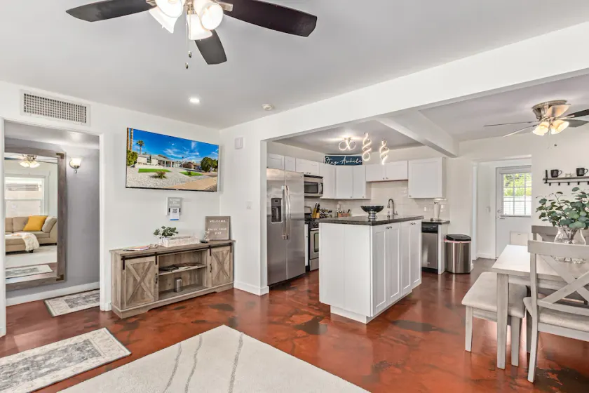MODERN LIVING! CAMELBACK EAST-BILTMORE HOME - Image 1