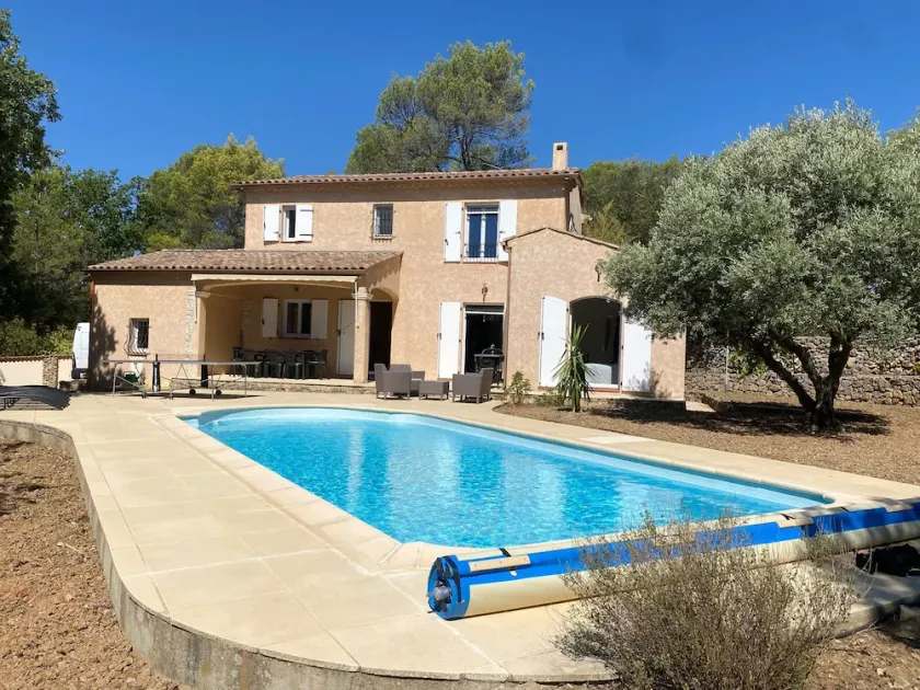 Pragtfuld villa med pool til 8 personer - Image 1