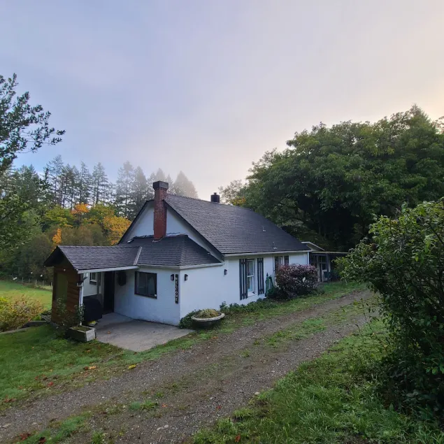 100 year old Farm Cottage. Minutes from the beach! - Image 1