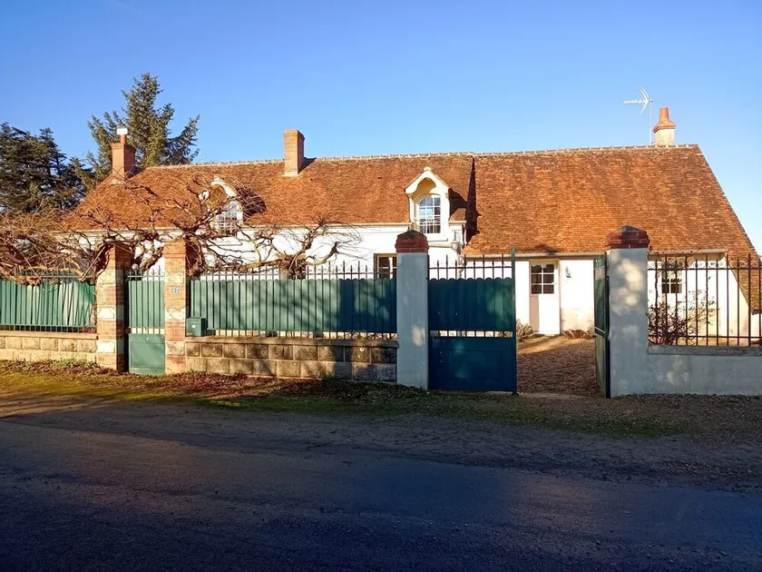 Longère ideally located for visiting the chateaux of the Loire Valley - Image 1