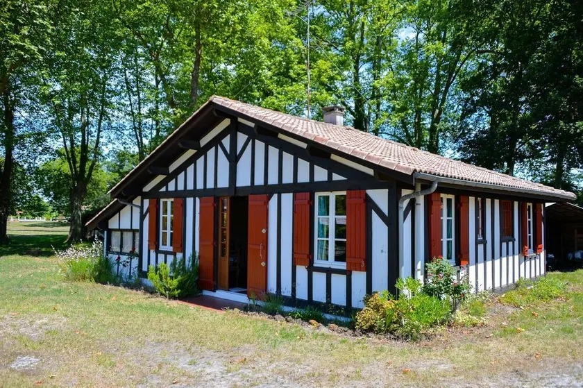 3 bedroom house for 8 people 7 kms from the beaches - Image 1