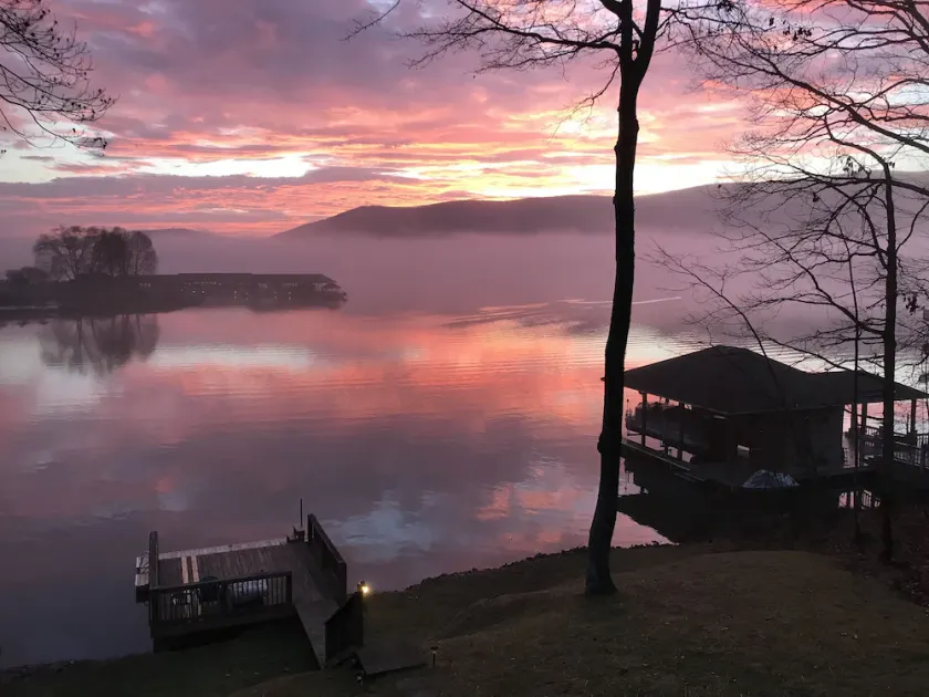 Lakefront med fantastisk udsigt over bjergene og søerne, Docks, Fire Pit, kajakker og mere - Image 1