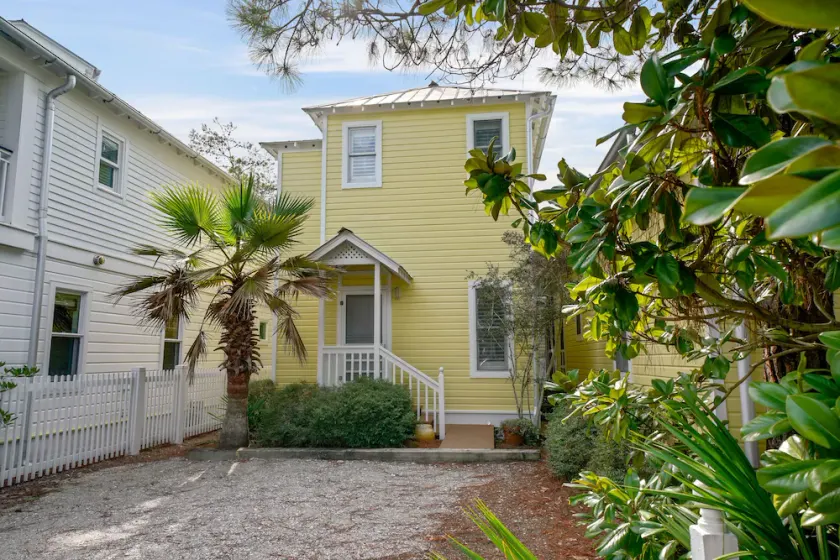 Pet-Friendly Guest Cottage in Great Location, Seaside, FL + 2 Adult Bikes! - Image 1