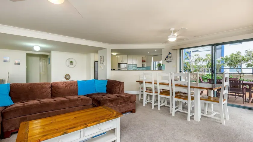 3 'Peninsula Waters', 2-4 Soldiers Point Rd - Smuk aircondition-enhed med pool, elevator og WIFI - Image 1