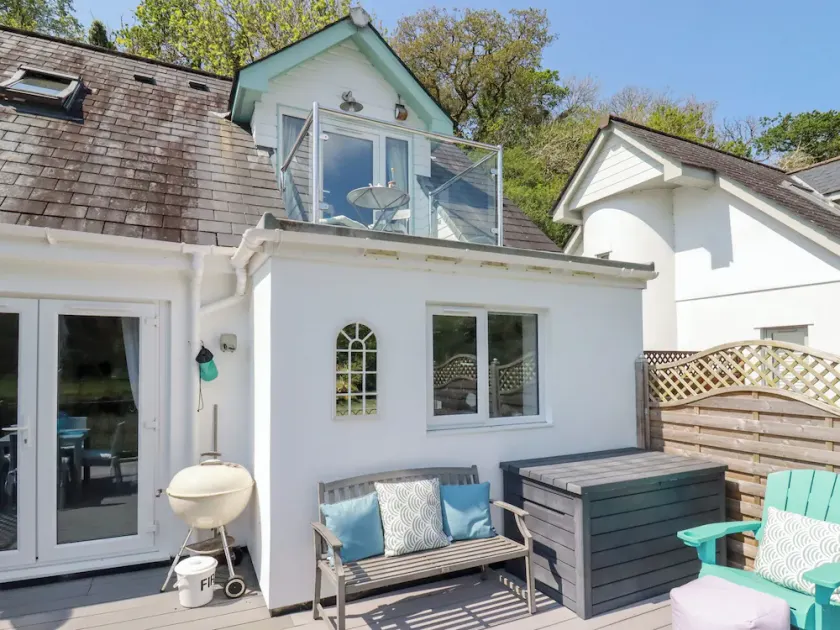 PENPOLL, pet friendly, with a garden in Padstow - Image 1