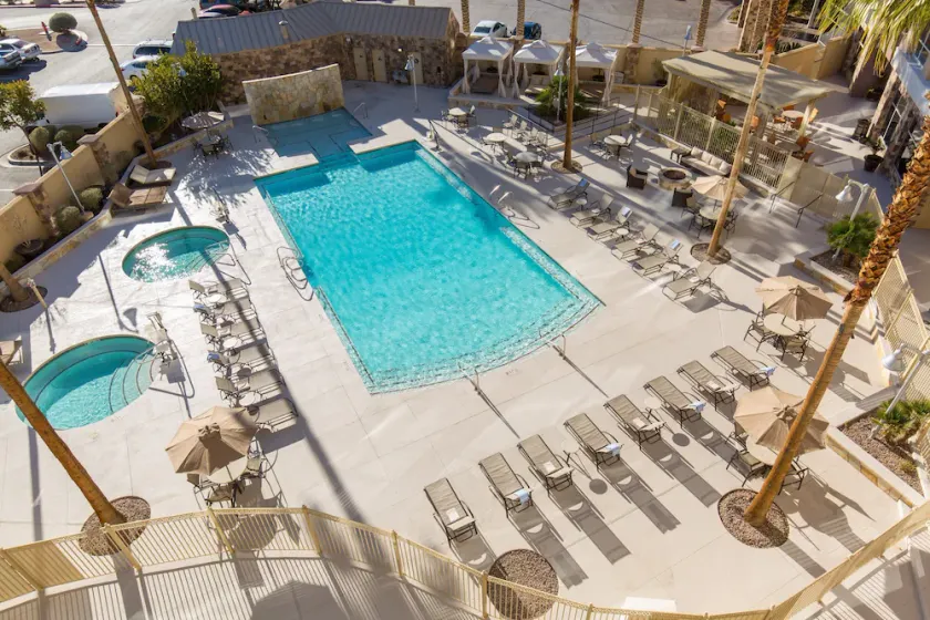 1 Bedroom | FREE Breakfast + Pool Access & Hot Tub - Image 1