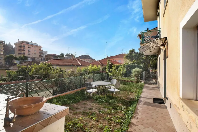 Vacation Home \"Santa Lucia\" with Garden - Image 1
