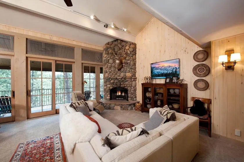 Exquisite Links & Mountain Retreat | AC, Pool, Hot Tub, Golf & Ski - Image 1