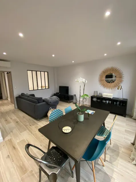 Superb T2 45 m2 new town center 5 pers. Air-conditioned, comfortable beach 300m away - Image 1