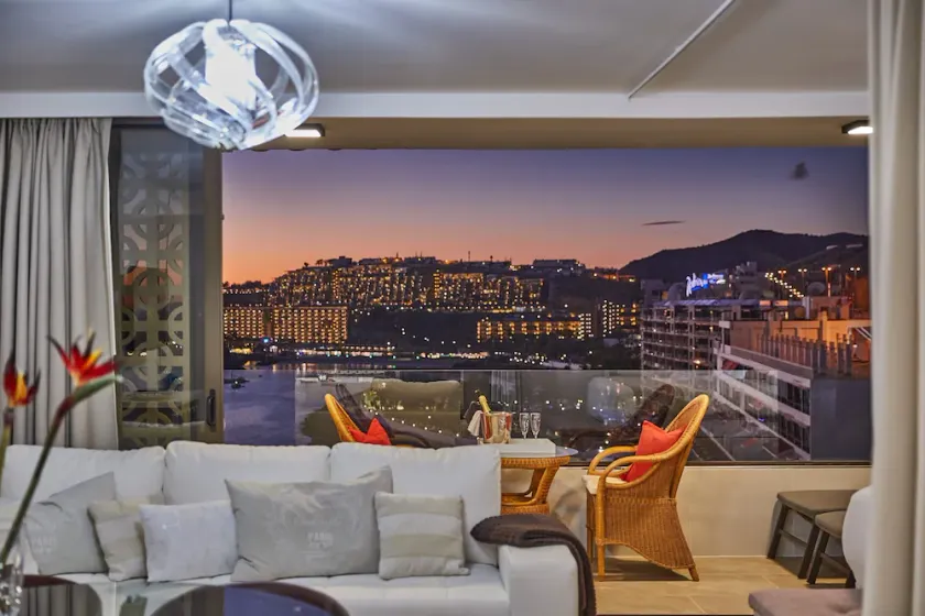 Wake up to Splendida vista sull'oceano da questo appartamento chic - Image 1