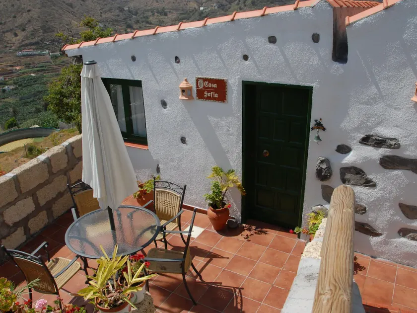Sofia-Double or Twin-Cottage-Ensuite with Shower-Sea view - Image 1