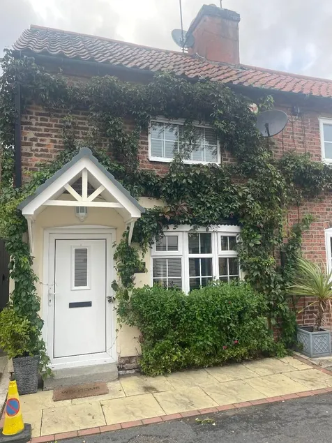 2 Bed Cottage - Bawtry Superb Accommodation - Image 1