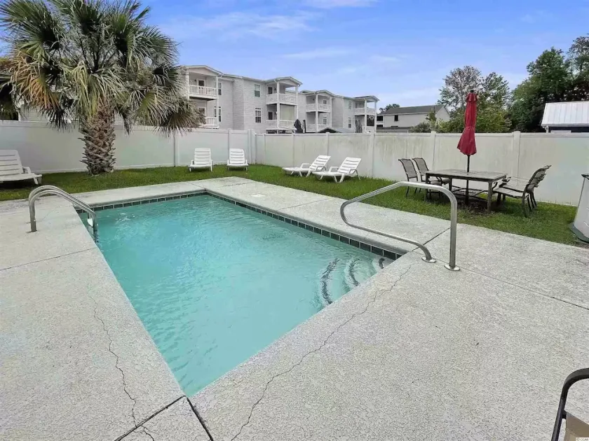 Roomy beach getaway with plenty of parking and heated pool! - Image 1