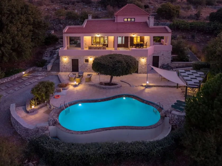 Spacious, Good Privacy, a Gorgeous Sea View, ideal for groups or large families. - Image 1