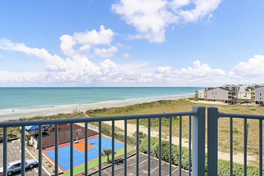 Oceanfront condo, fælles pool, adgang til stranden - Image 1