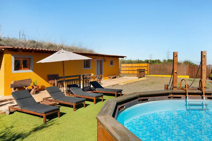 Landhaus 'Casa Rural Los Colorados' mit Bergblick und Pool - Image 1