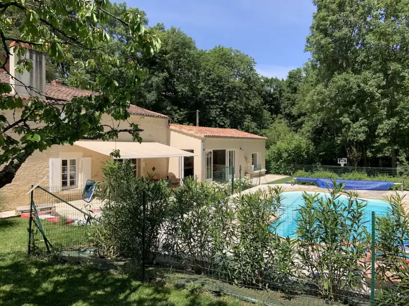 Charming house, swimming pool, countryside, halfway between La Rochelle and Puy-du-Fou - Image 1