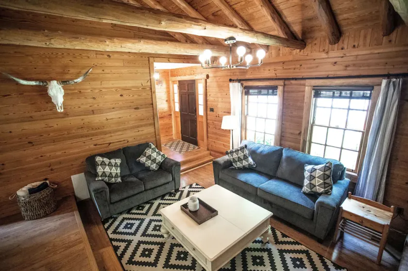 Honeysuckle Hideaway<br>Cabin with hot tub and king bed! Family friendly. - Image 1