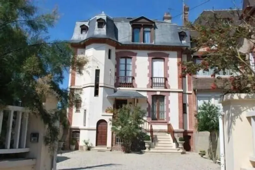 Villa em Frente ao Mar, Acesso Direto à Praia - Image 1