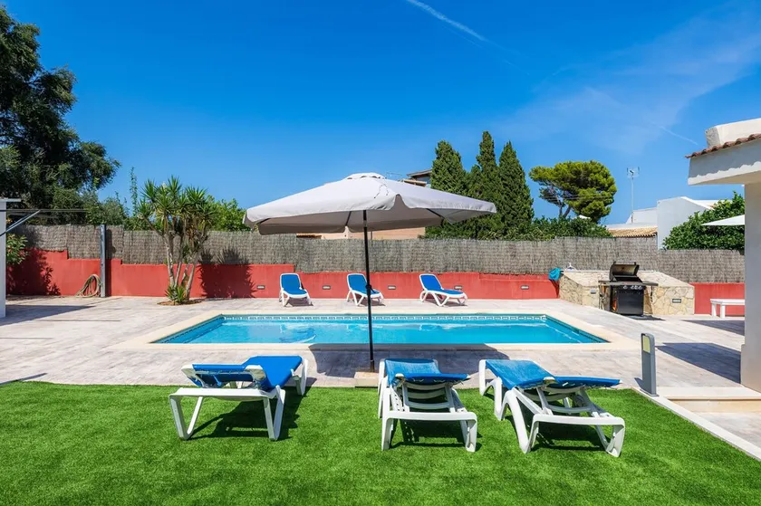 Holiday Home 'Villa Neptuno' with Private Pool, Wi-Fi and Air Conditioning - Image 1