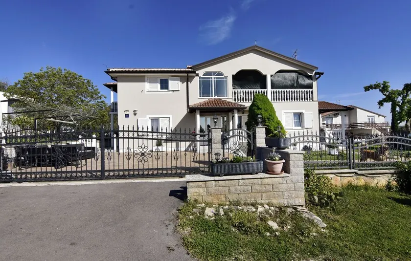 Idyllic apartment in Valizza-Umag, surrounded by greenery, air-conditioned, WiFi - Image 1